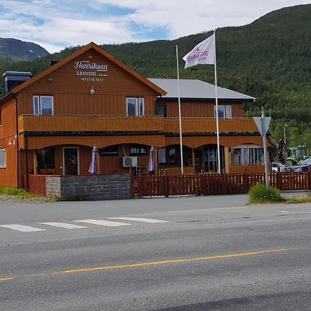 Henriksen Gjestestue Sørkjosen Exterior foto